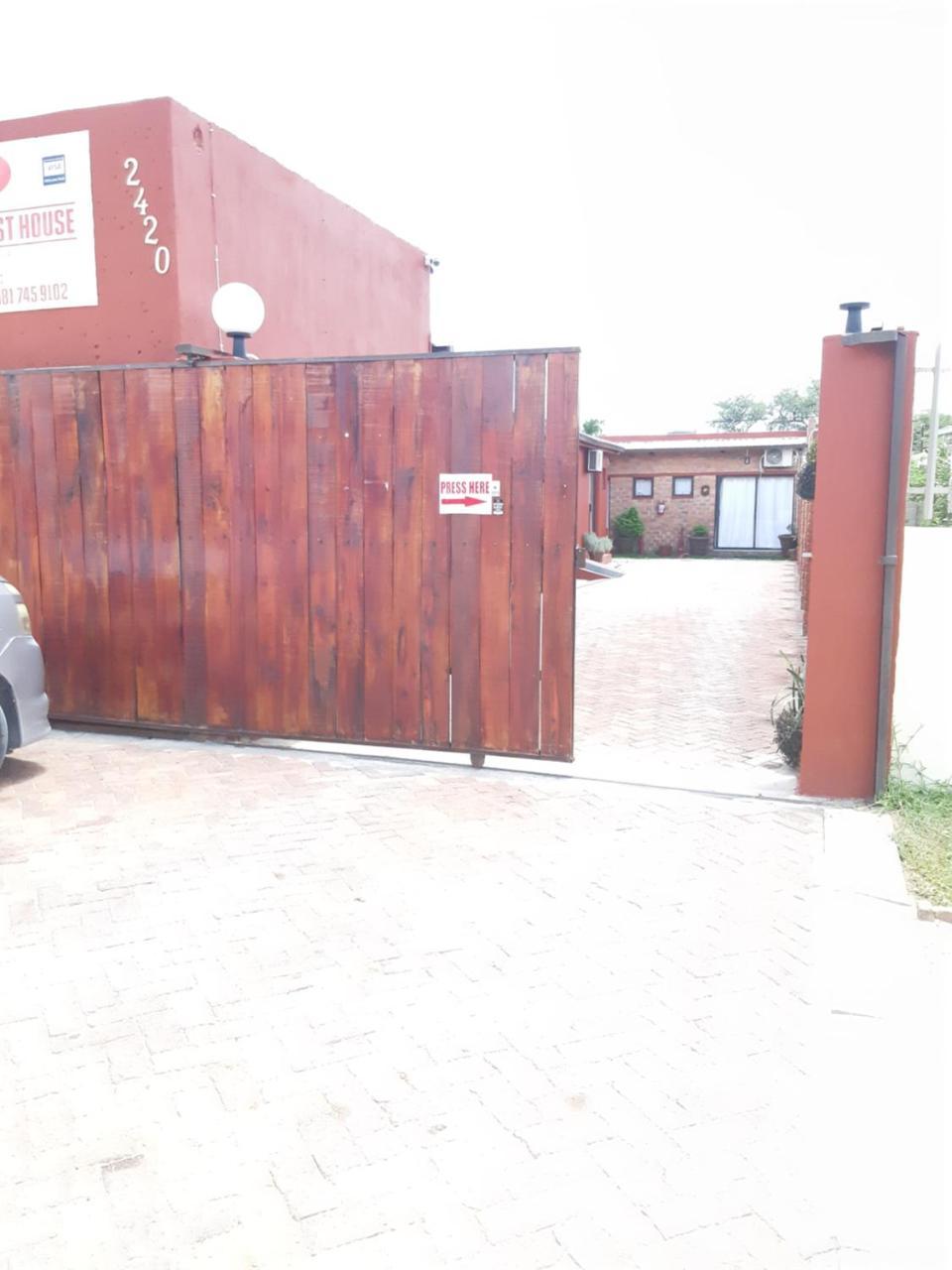 Niilo'S Guesthouse Rundu Dış mekan fotoğraf