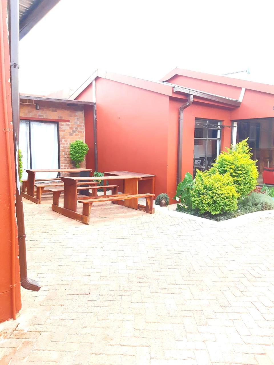 Niilo'S Guesthouse Rundu Dış mekan fotoğraf