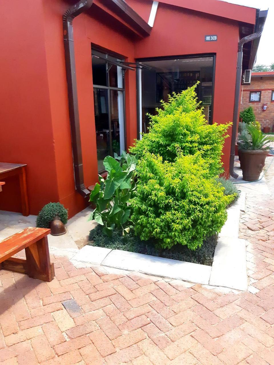 Niilo'S Guesthouse Rundu Dış mekan fotoğraf