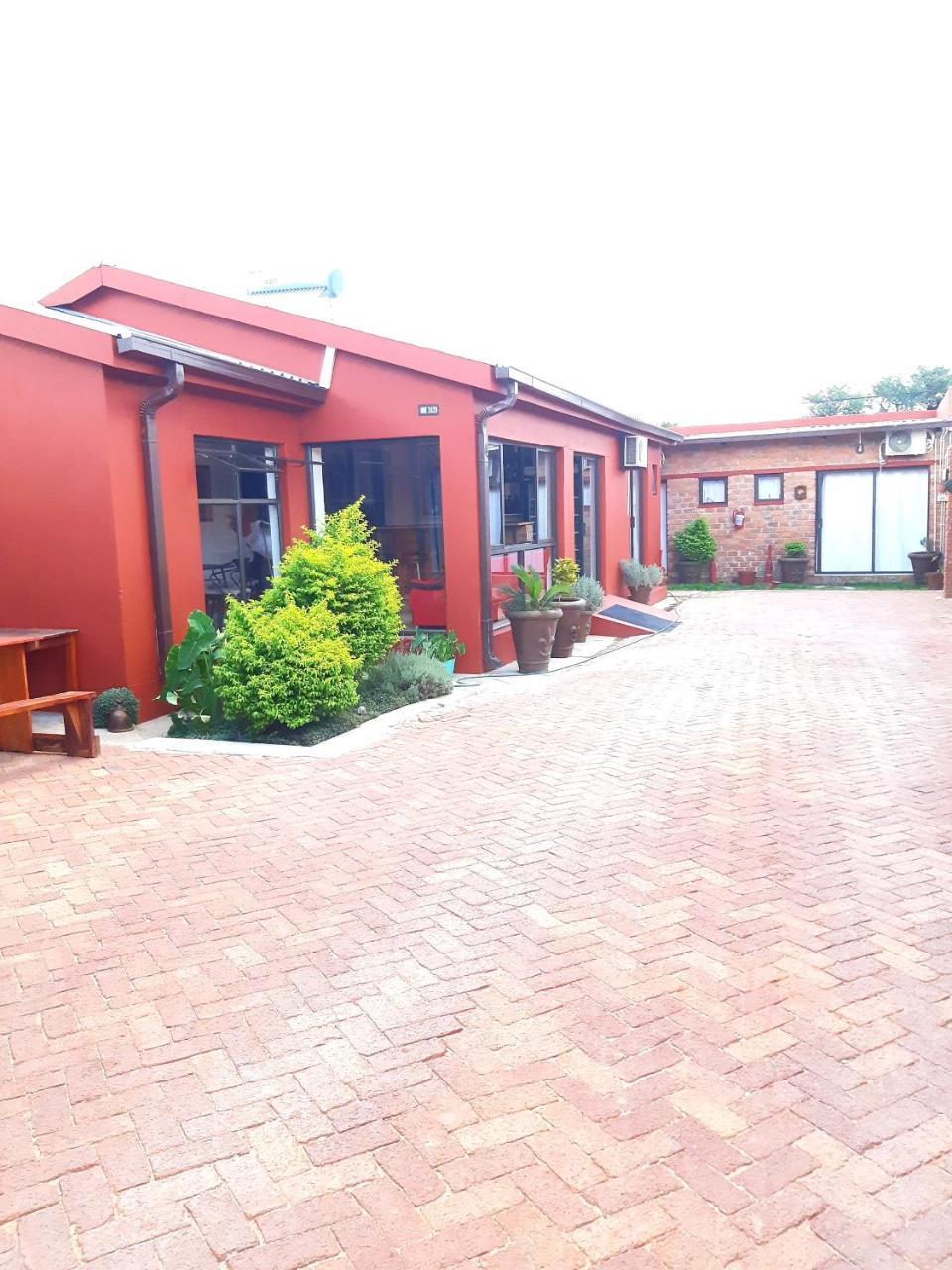 Niilo'S Guesthouse Rundu Dış mekan fotoğraf