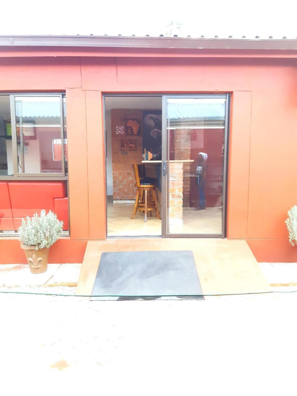 Niilo'S Guesthouse Rundu Dış mekan fotoğraf
