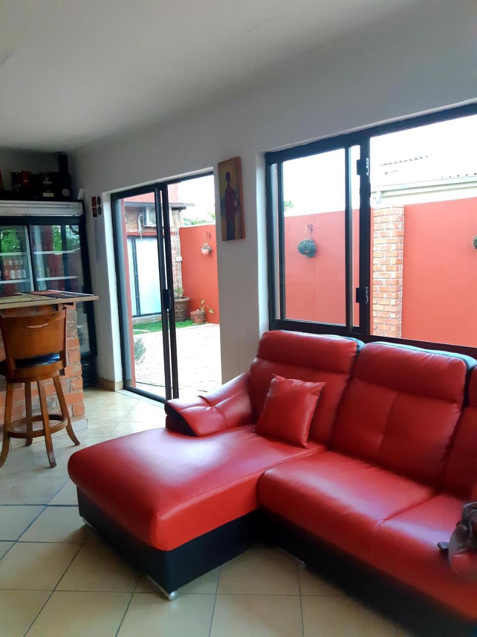 Niilo'S Guesthouse Rundu Dış mekan fotoğraf