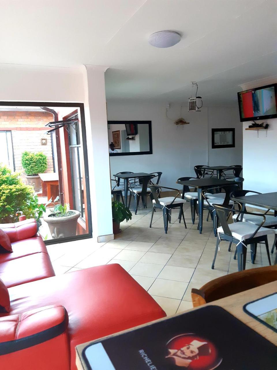 Niilo'S Guesthouse Rundu Dış mekan fotoğraf