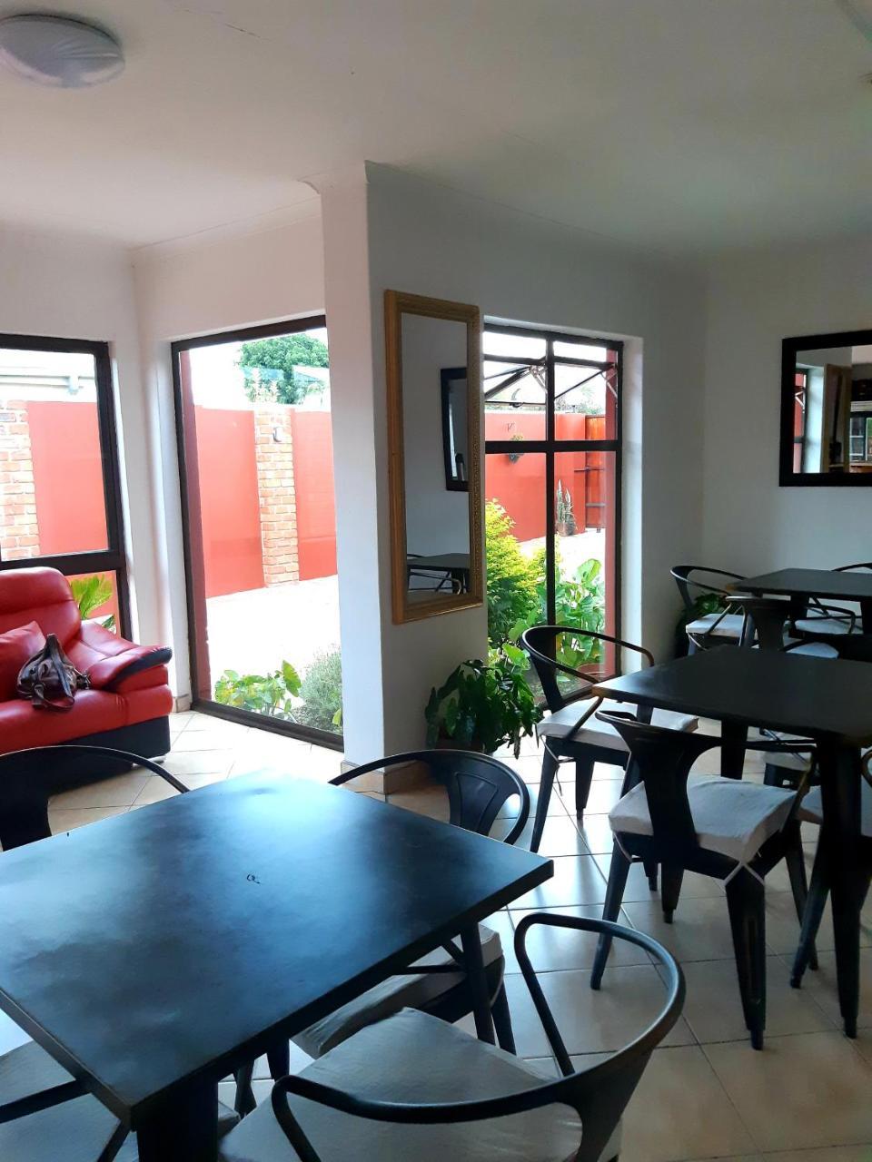 Niilo'S Guesthouse Rundu Dış mekan fotoğraf