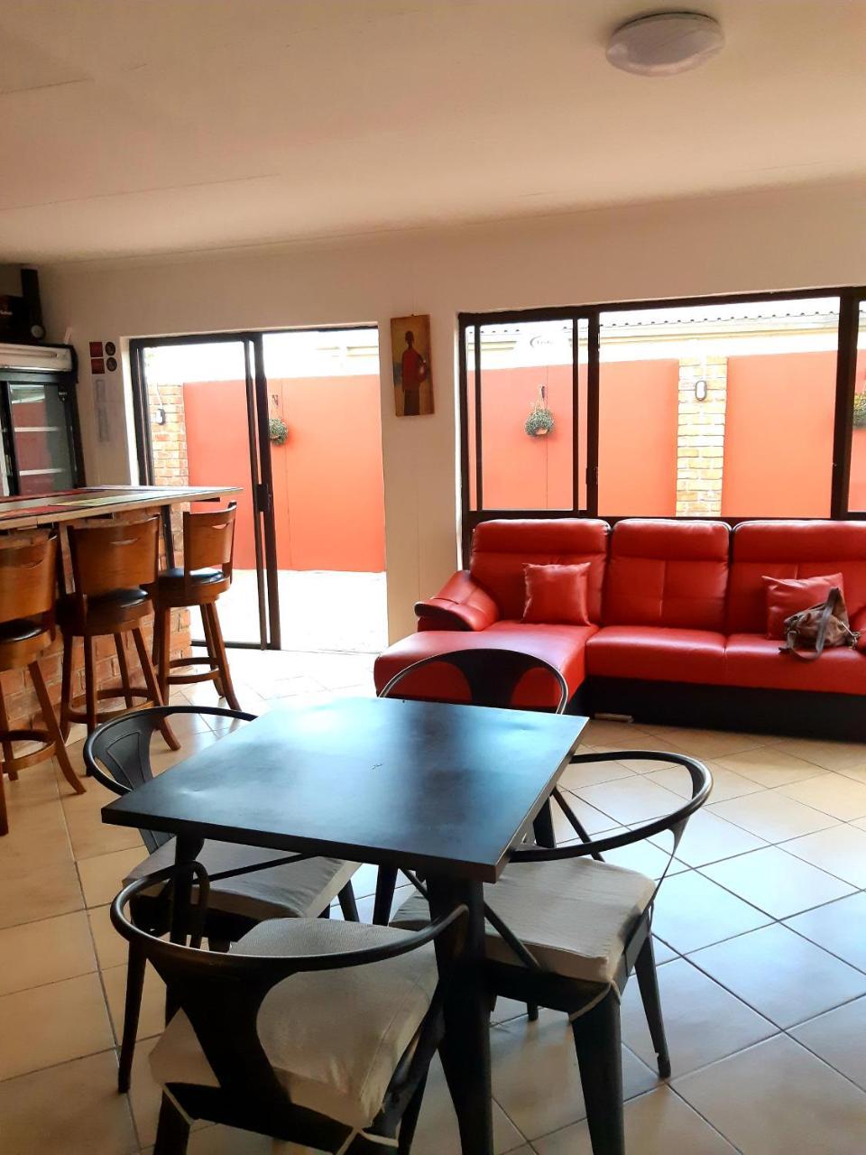 Niilo'S Guesthouse Rundu Dış mekan fotoğraf